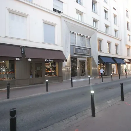 Serbes 2p Ch027 Cannes